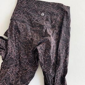 LULULEMON PATTERNED LEGGINGS